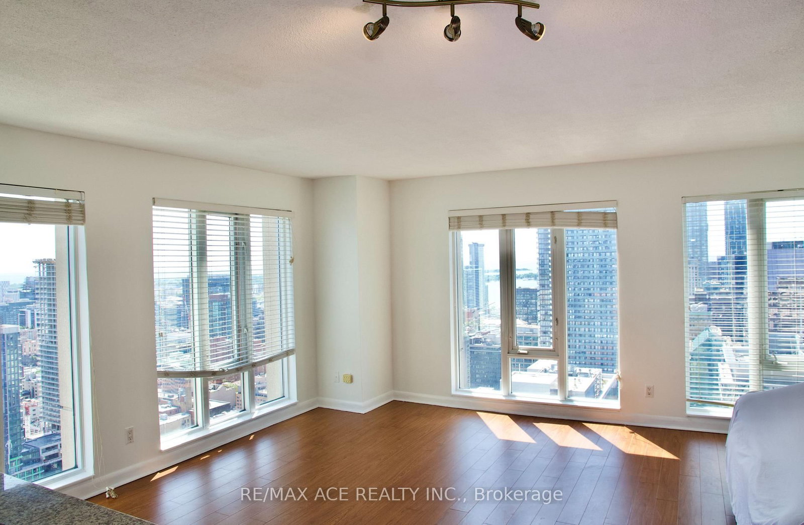 210 Victoria Street, Unit 4004 - Photo 5