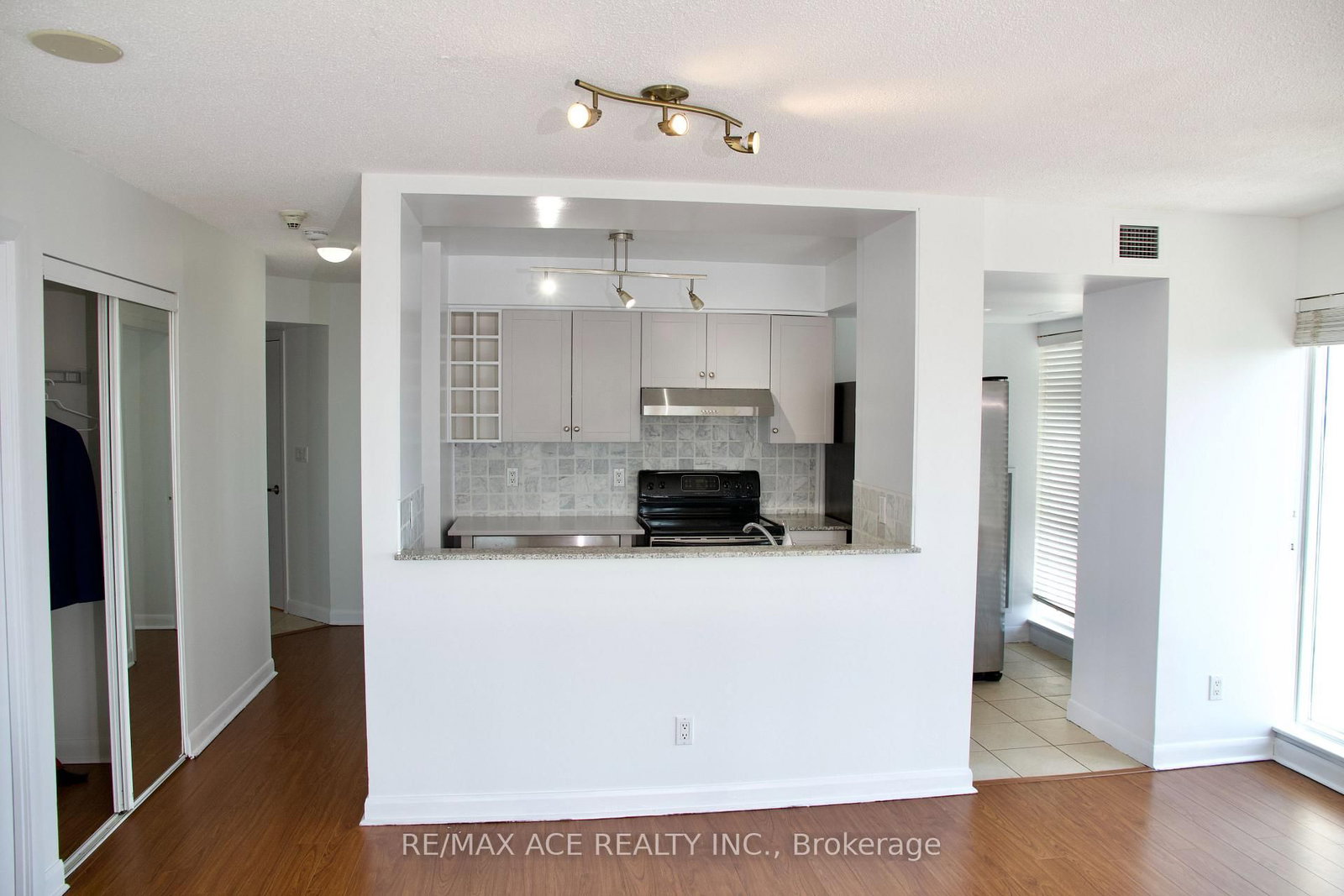 210 Victoria Street, Unit 4004 - Photo 6