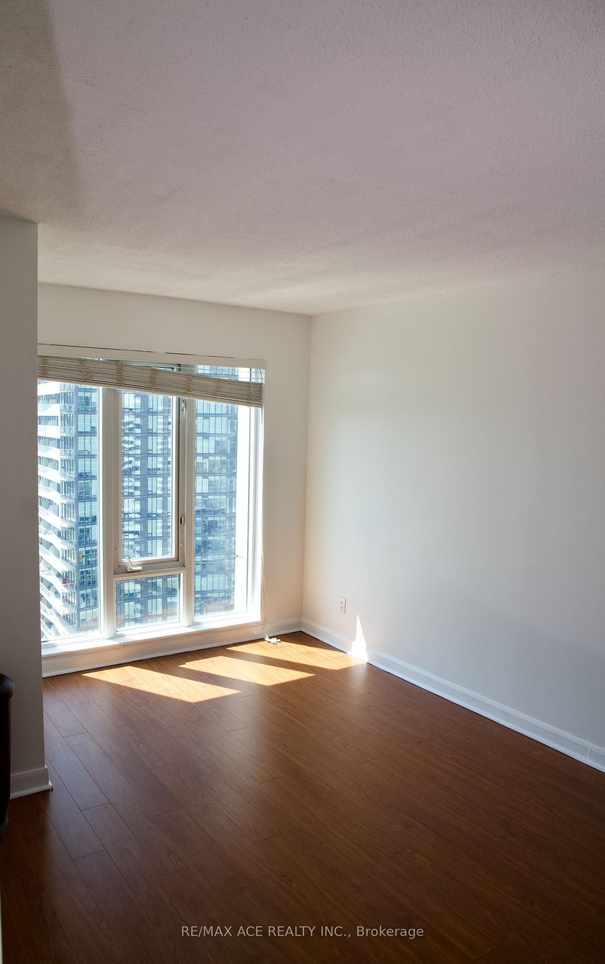 210 Victoria Street, Unit 4004 - Photo 8