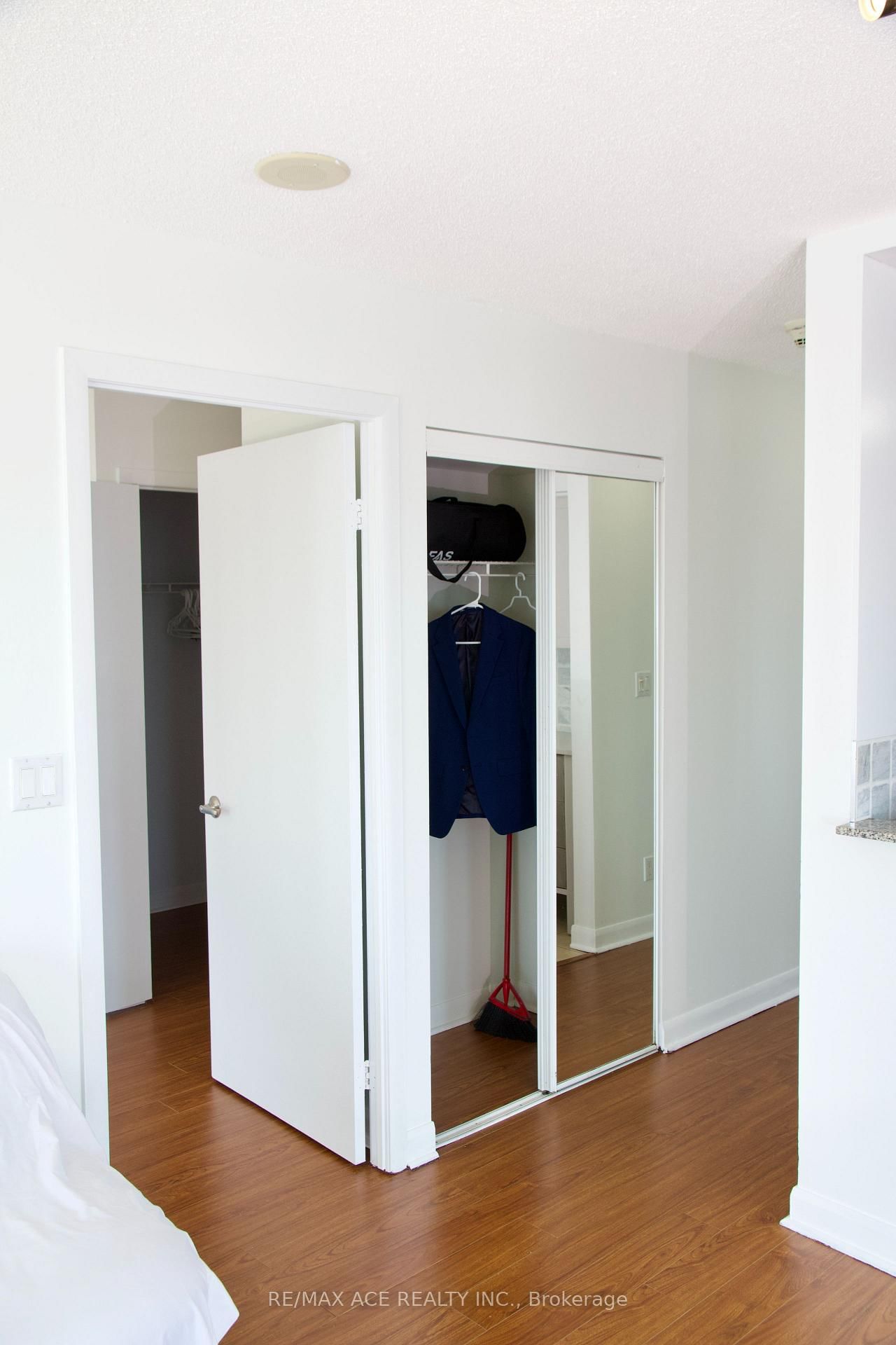 210 Victoria Street, Unit 4004 - Photo 9