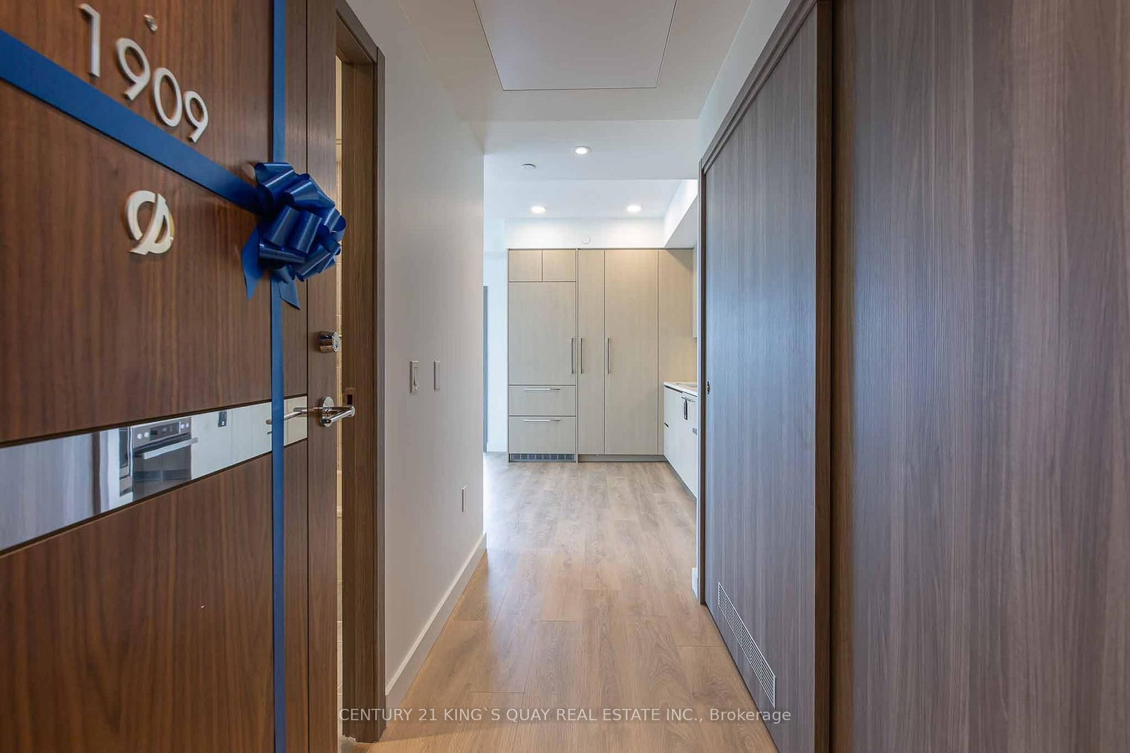 95 Mcmahon Drive, Unit 1909 - Photo 2