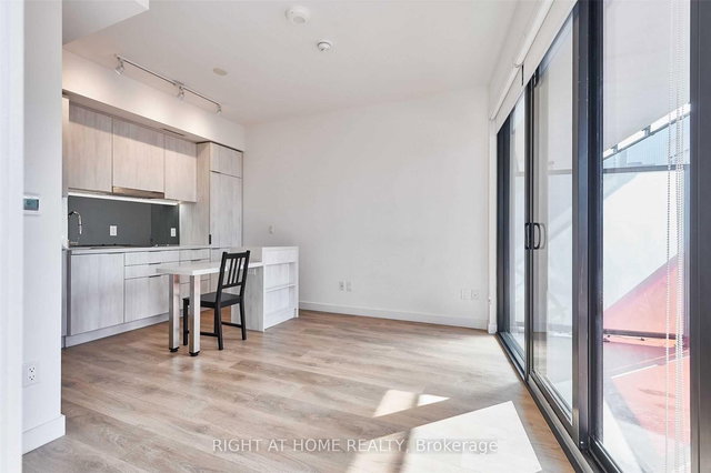 1716 - 215 Queen Street W