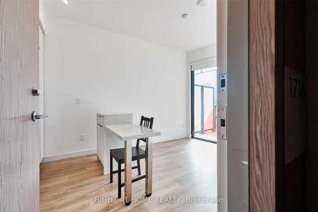 1716 - 215 Queen Street W