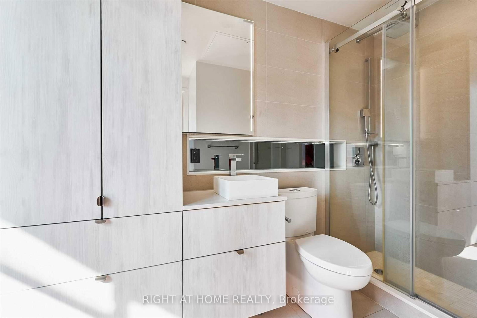 215 Queen Street W, Unit 1716 - Photo 5