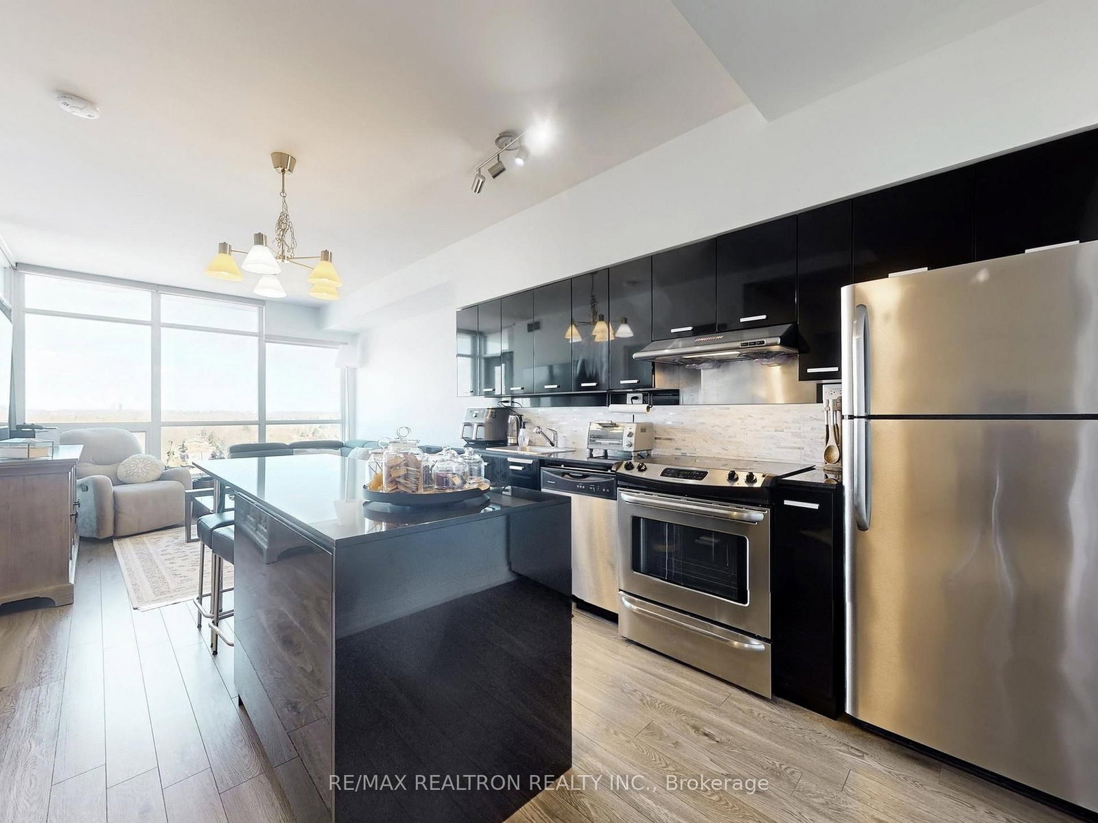 15 Singer Court, Unit Ph06 - Photo 11