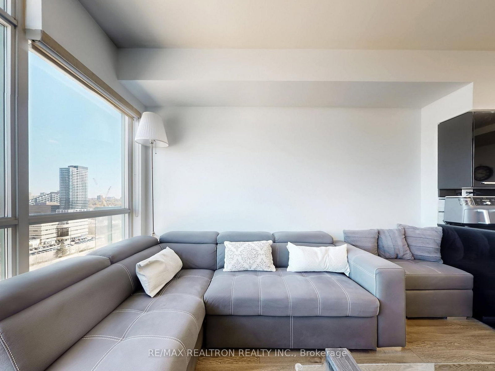 15 Singer Court, Unit Ph06 - Photo 18