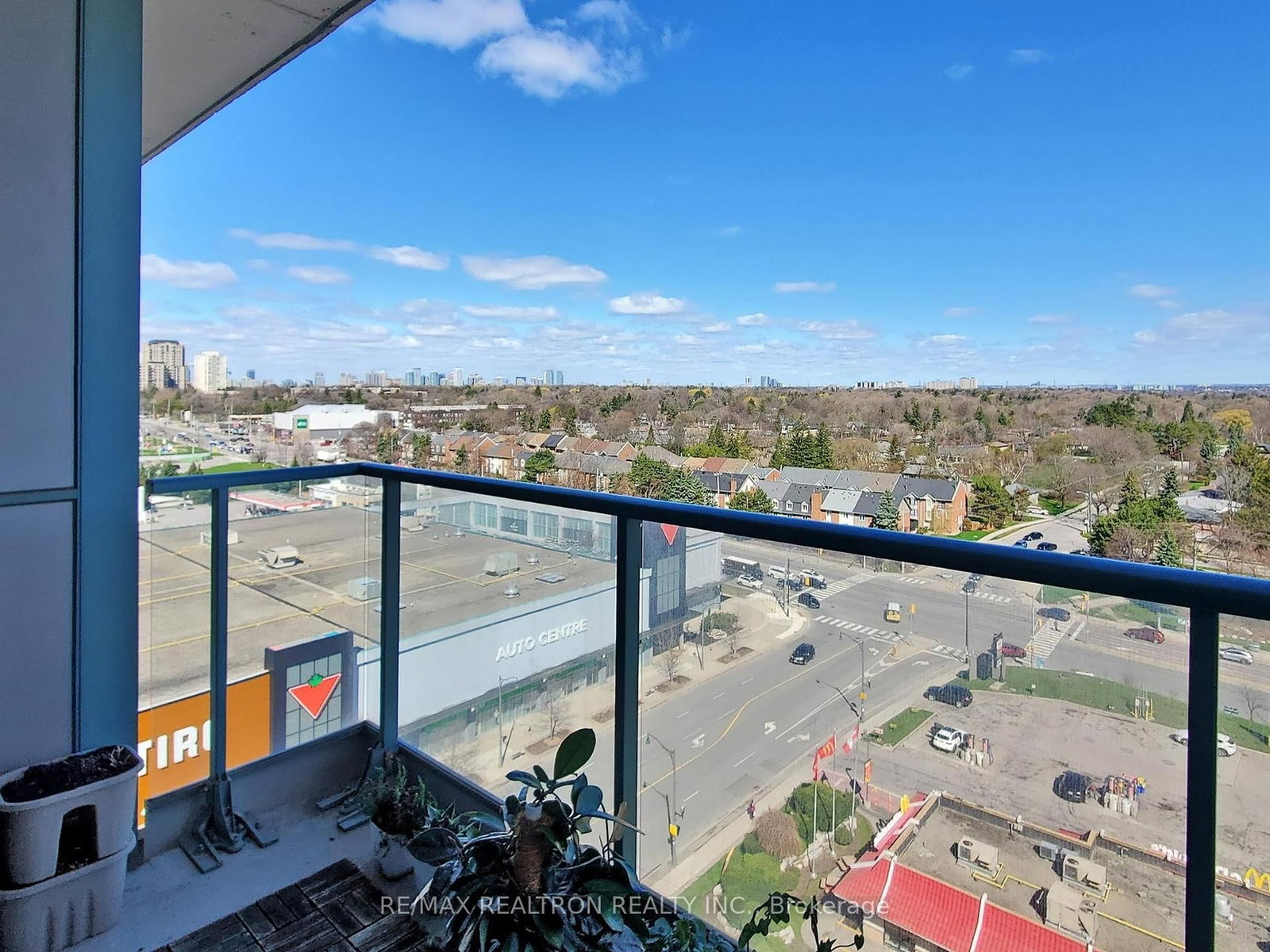 15 Singer Court, Unit Ph06 - Photo 24