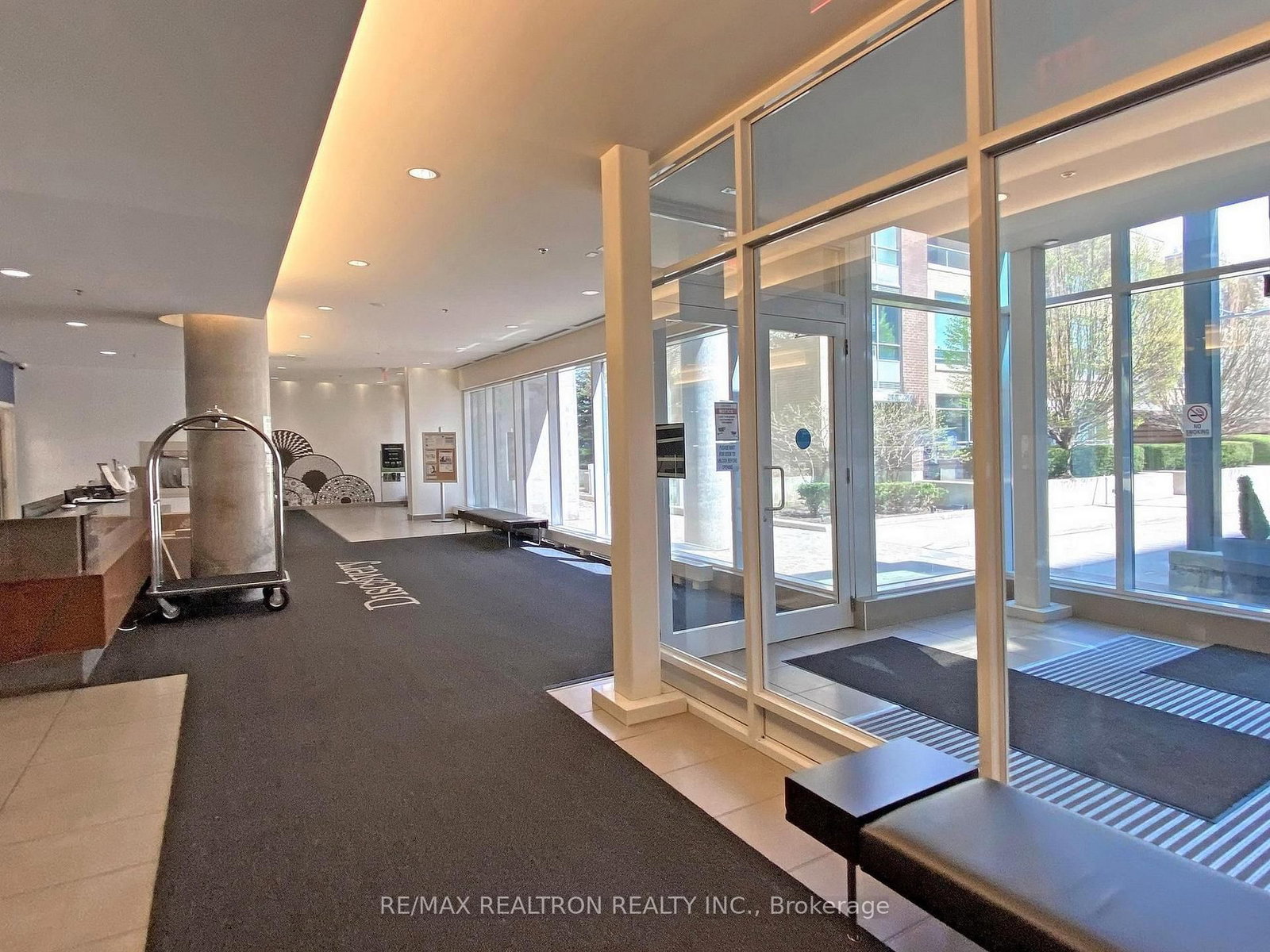 15 Singer Court, Unit Ph06 - Photo 3