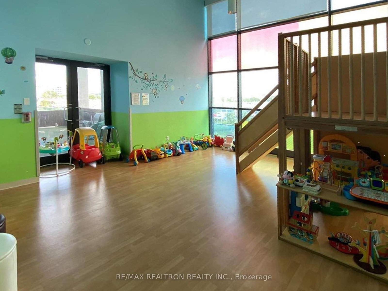 15 Singer Court, Unit Ph06 - Photo 35