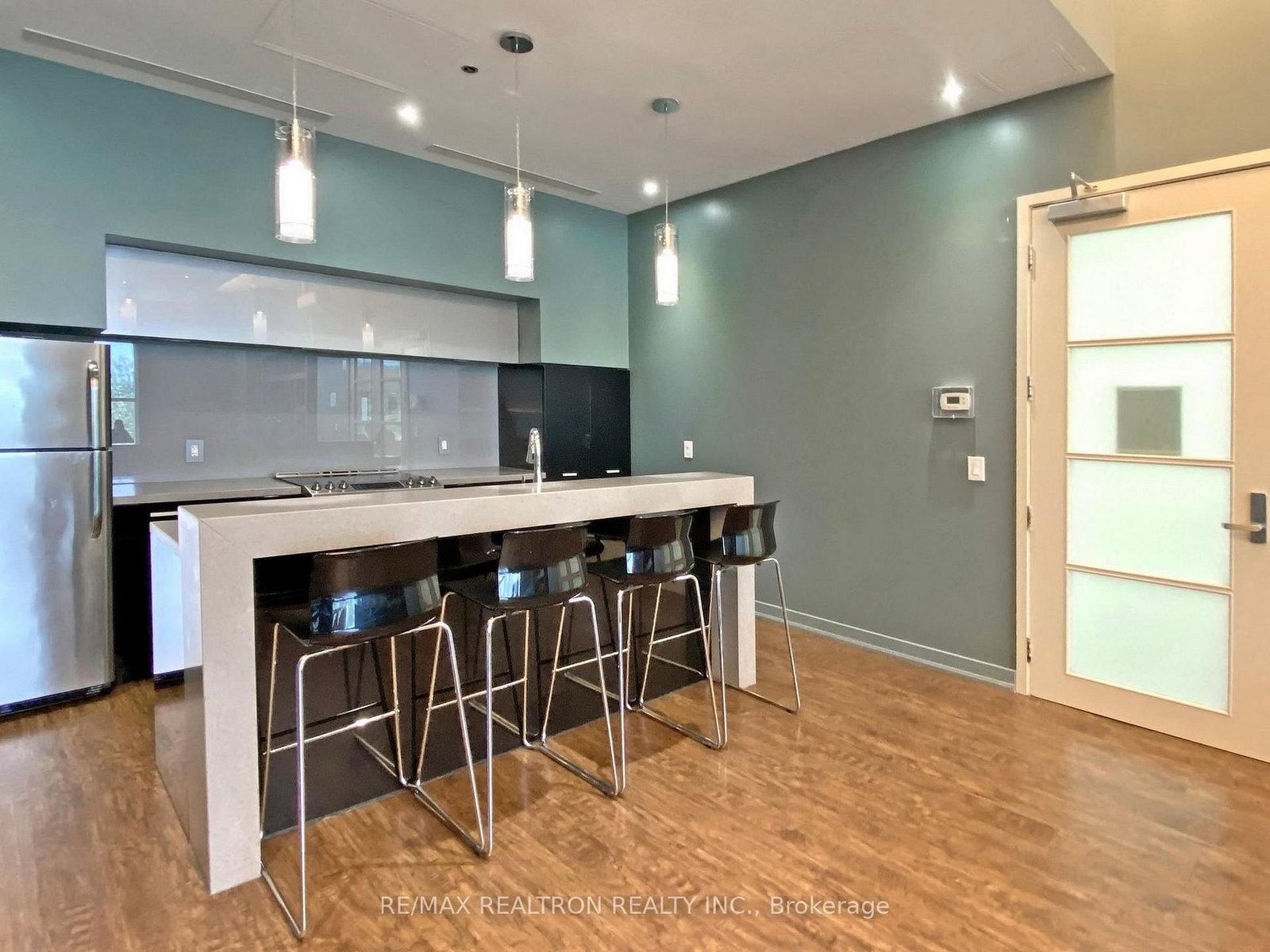 15 Singer Court, Unit Ph06 - Photo 37