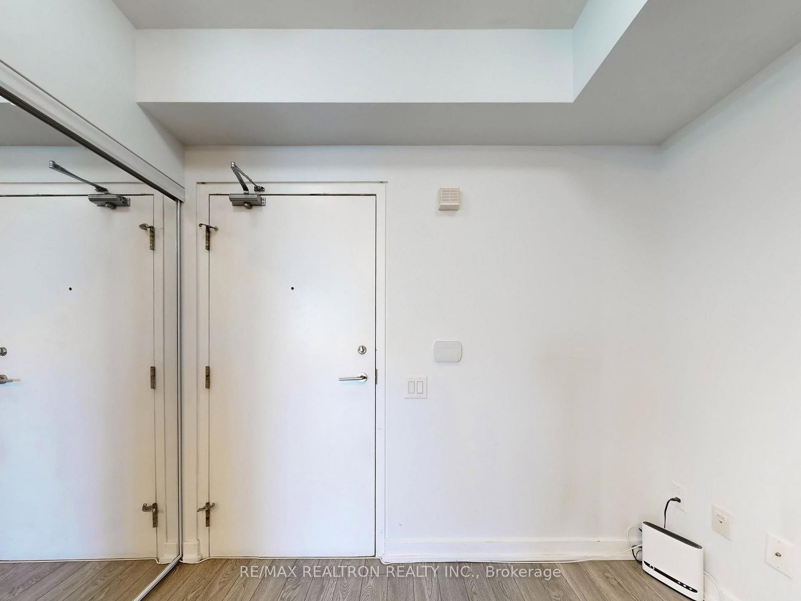 15 Singer Court, Unit Ph06 - Photo 6