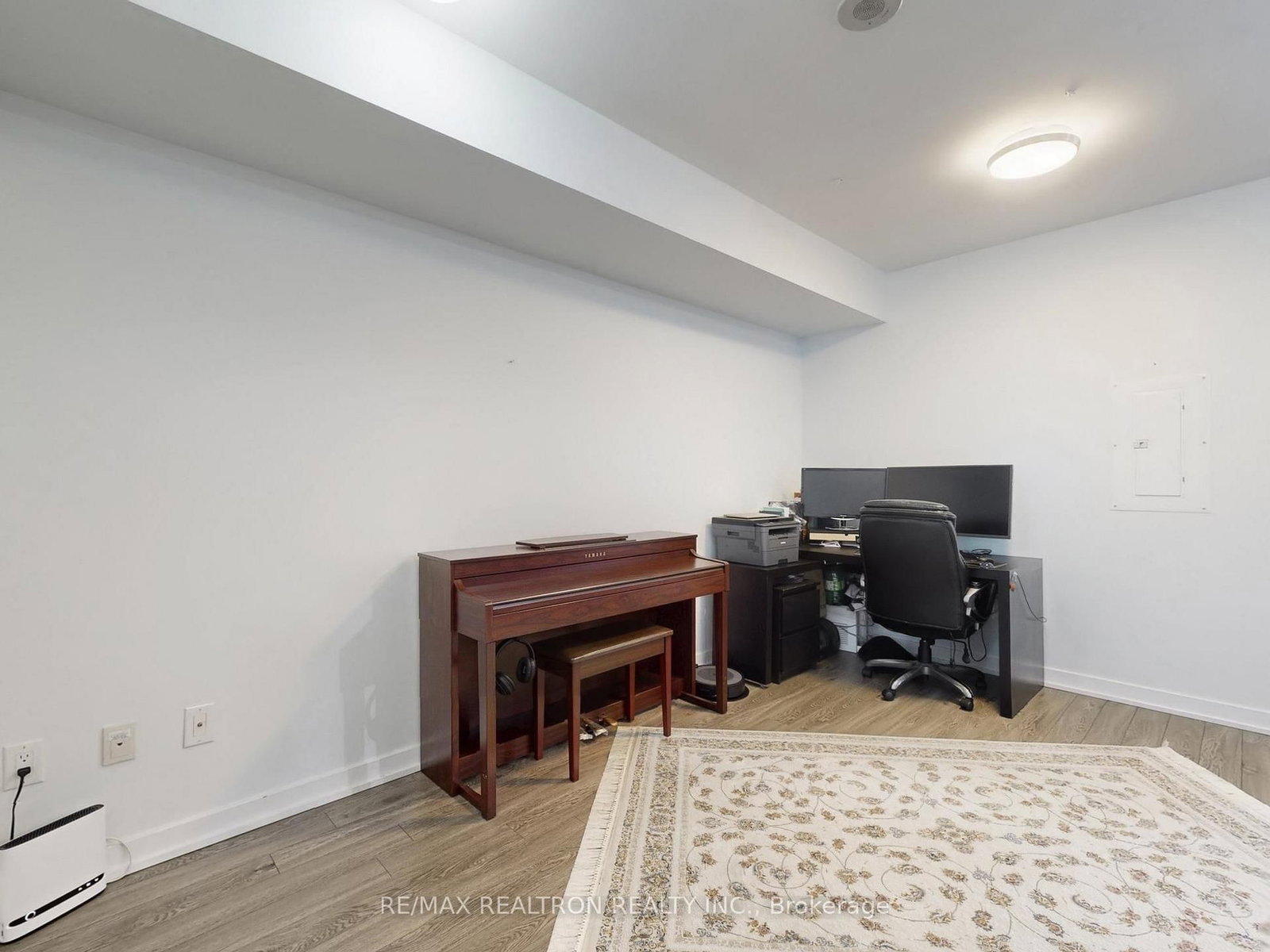 15 Singer Court, Unit Ph06 - Photo 8