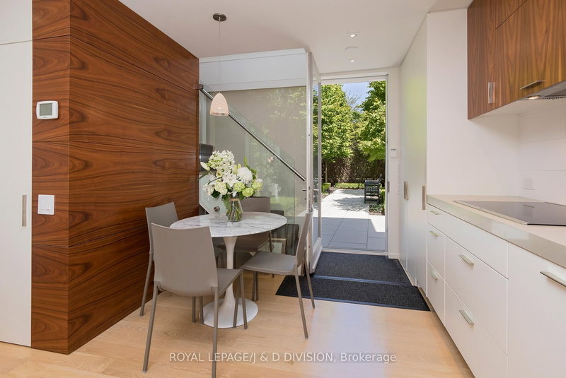 400 - 78 Roxborough St E, Toronto, M4W 1V8 | Image 2