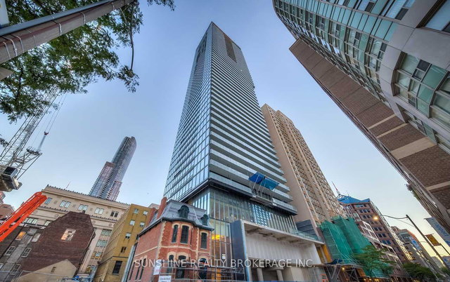 4604 - 15 Grenville Street