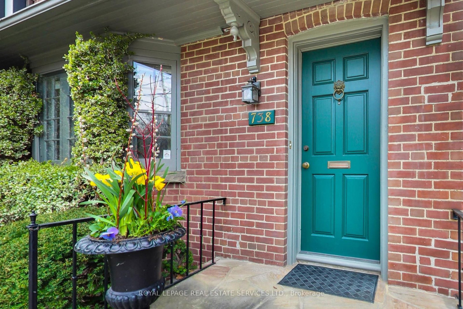 738 Huron Street - Photo 2