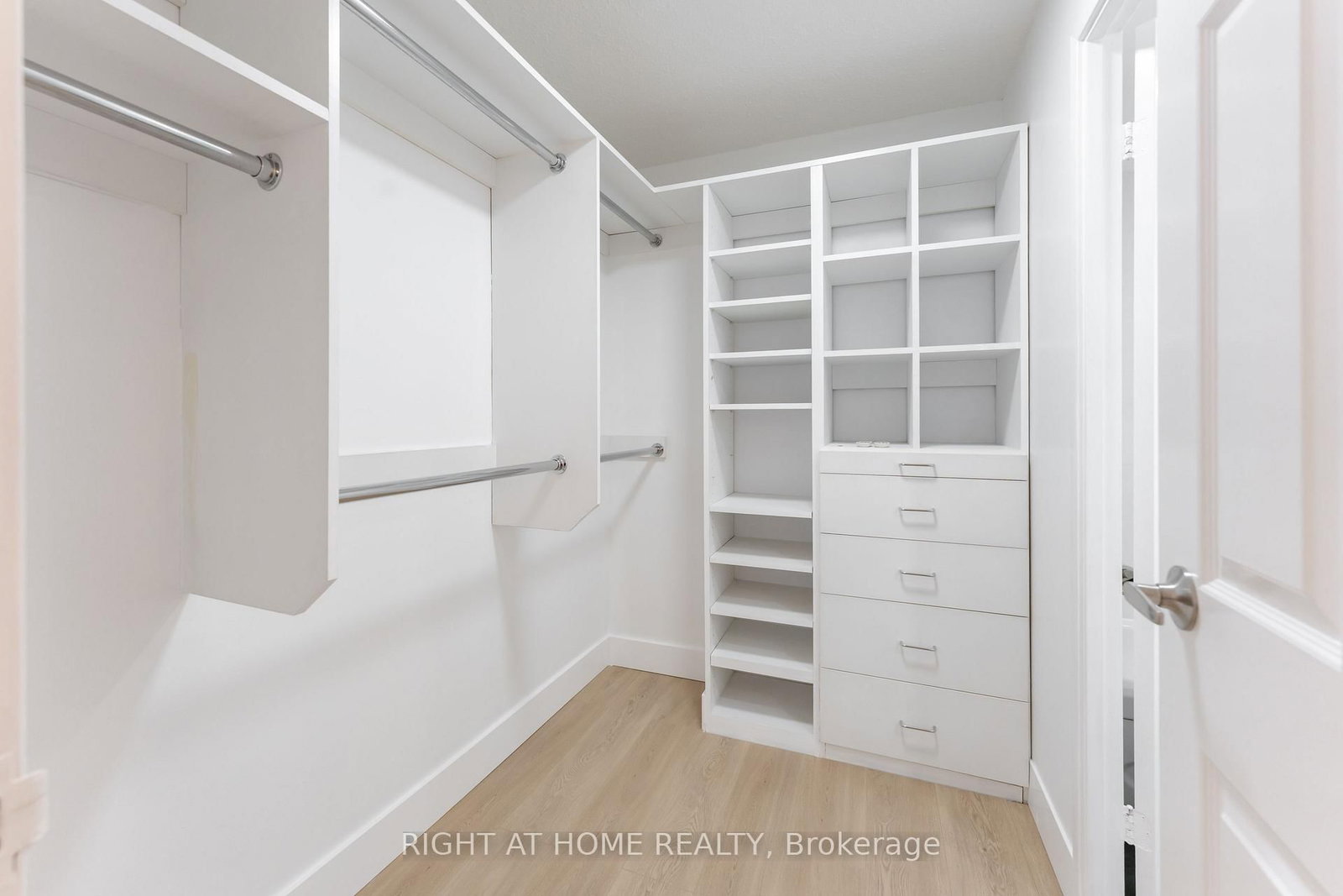 30 Church Street, Unit 905 - Photo 32