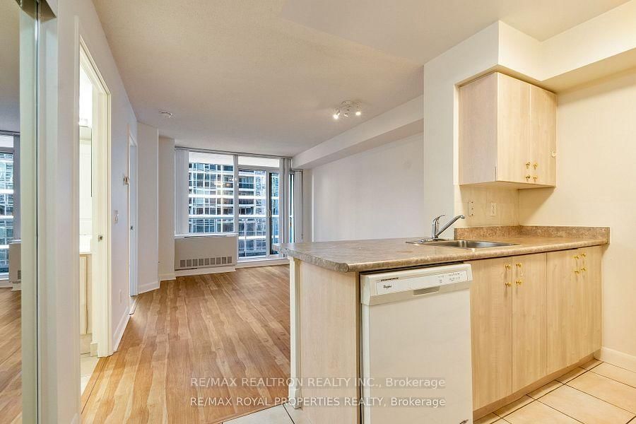 4978 Yonge Street, Unit 810 - Photo 5