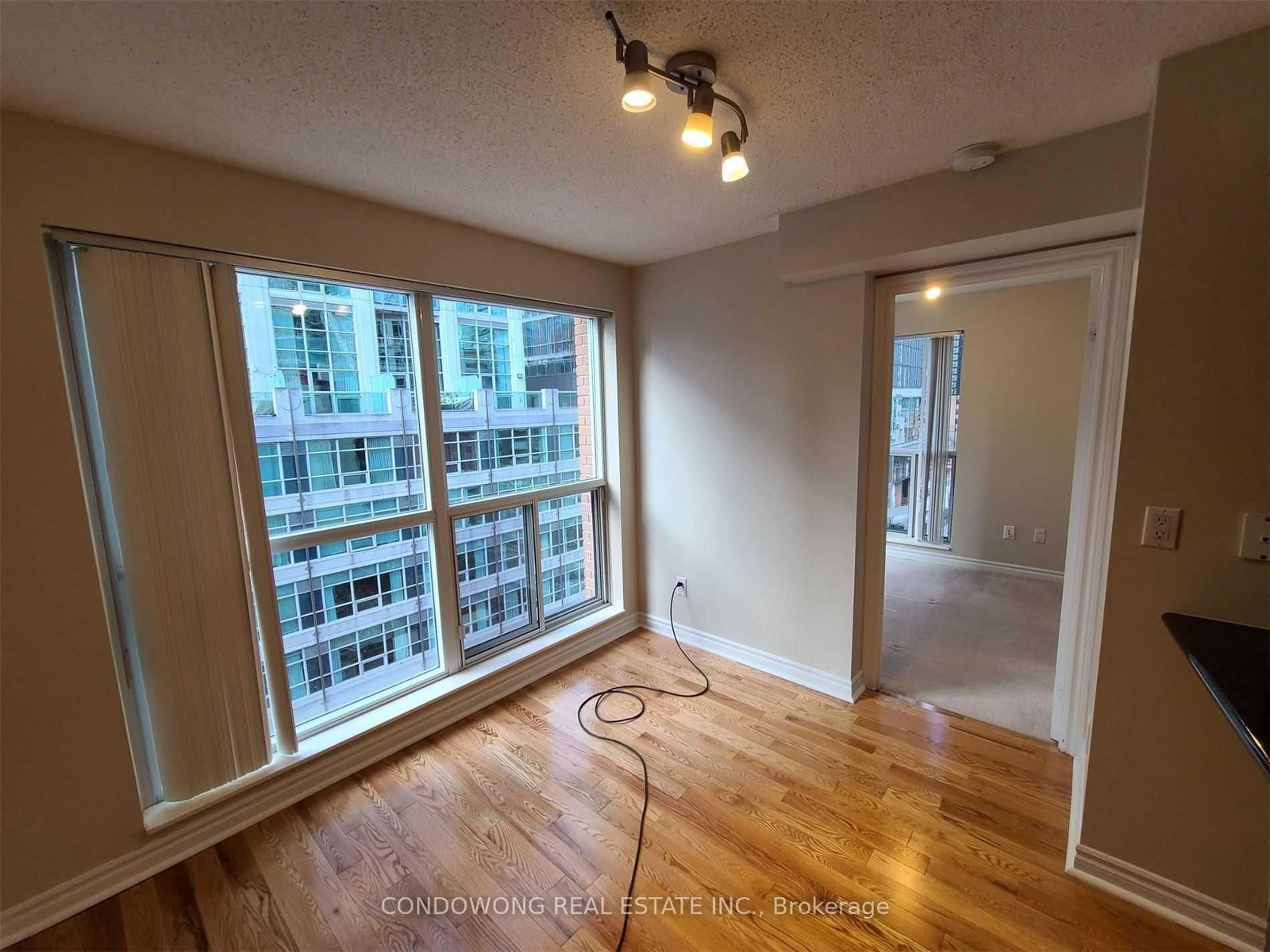 270 Wellington Street W, Unit 819 - Photo 3