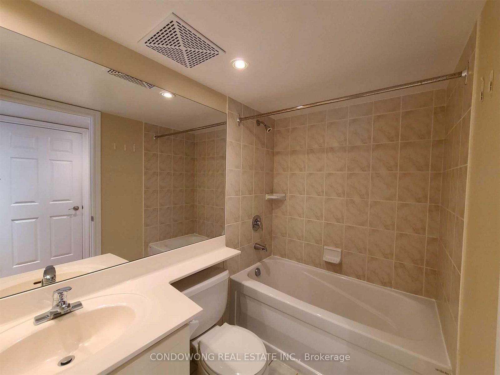 270 Wellington Street W, Unit 819 - Photo 7