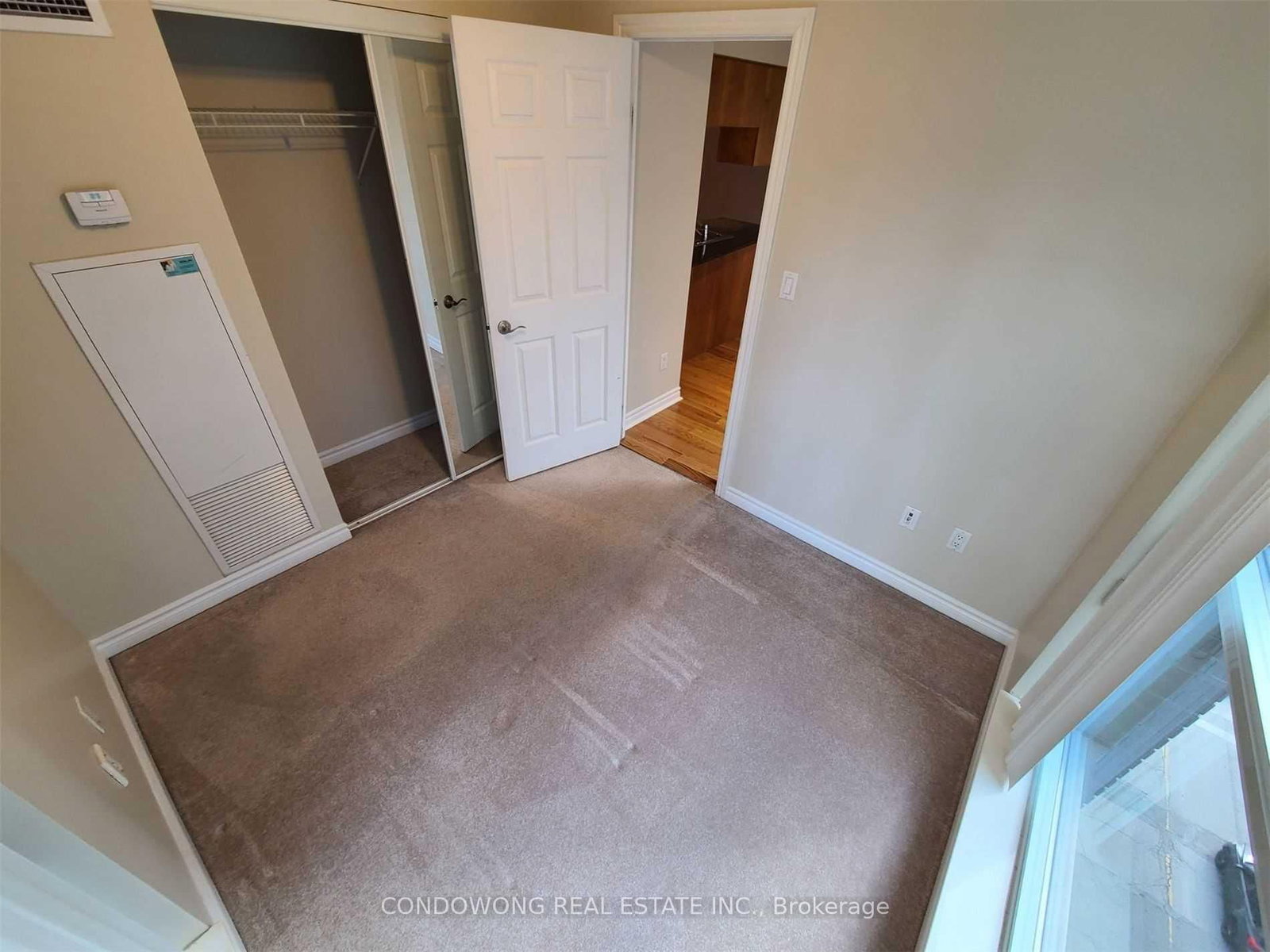 270 Wellington Street W, Unit 819 - Photo 9