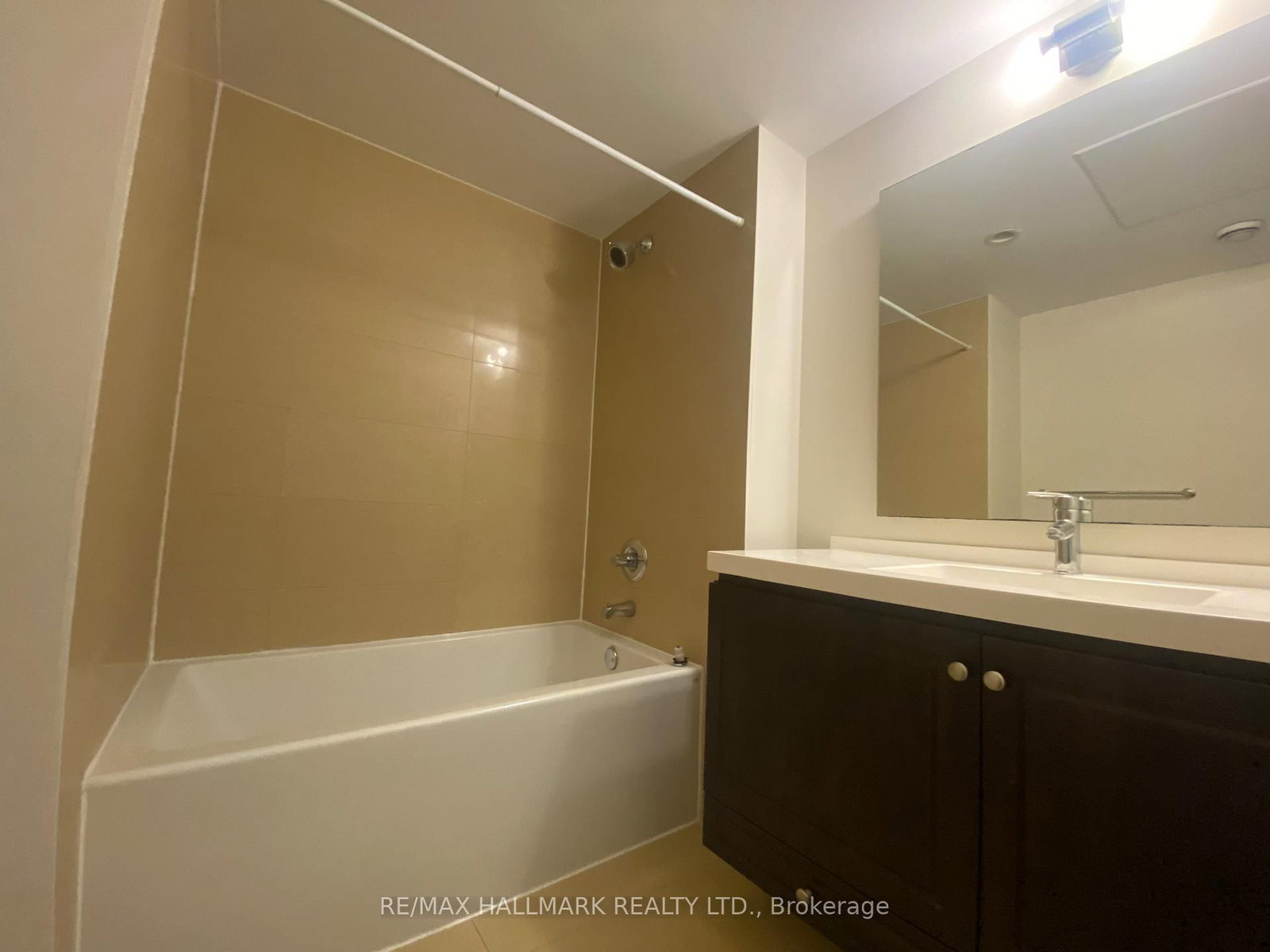 70 Roehampton Avenue, Unit 811 - Photo 9