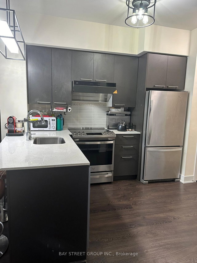 417 - 30 Roehampton Avenue