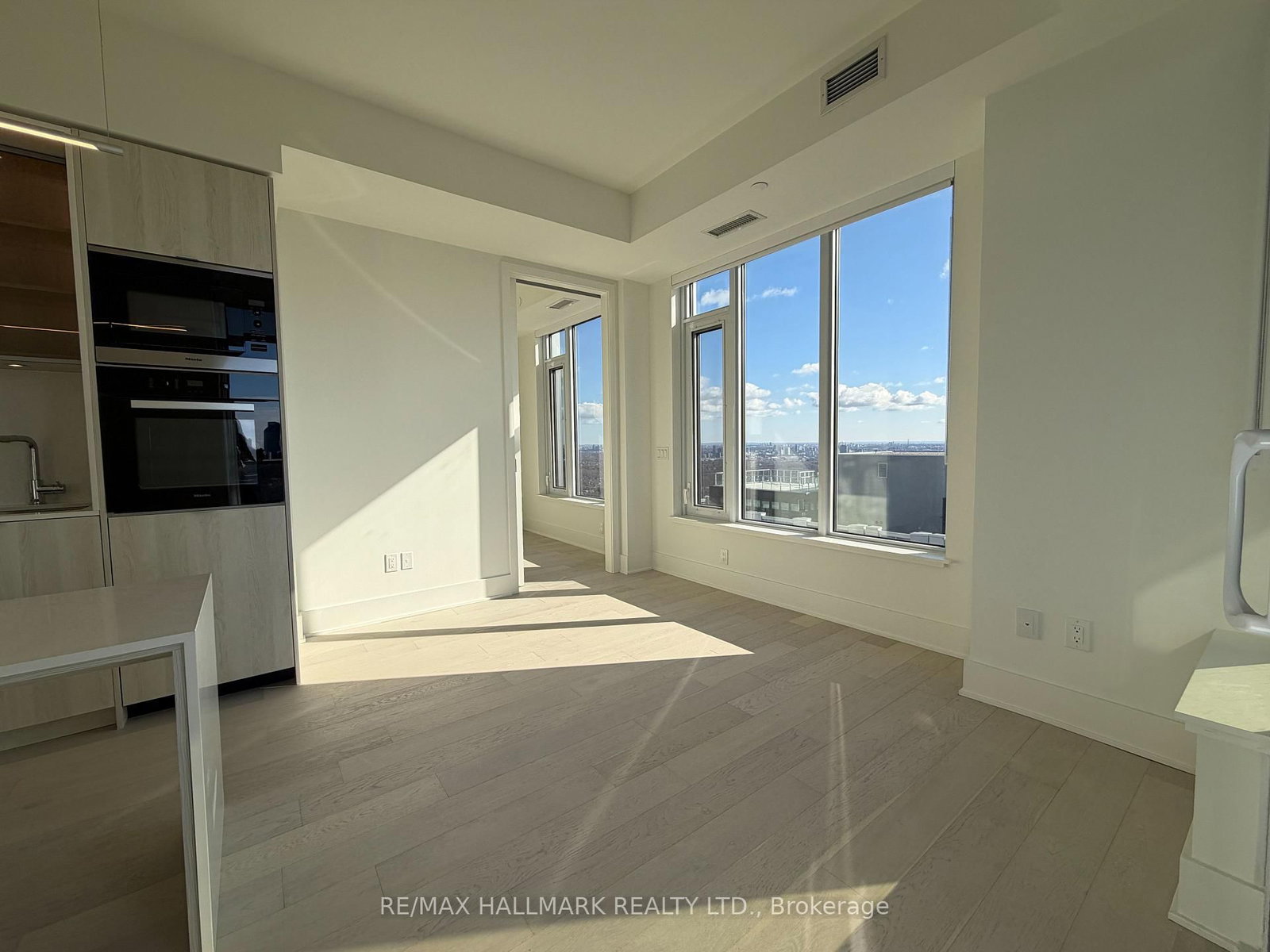 11 Yorkville Avenue, Unit 5707 - Photo 11