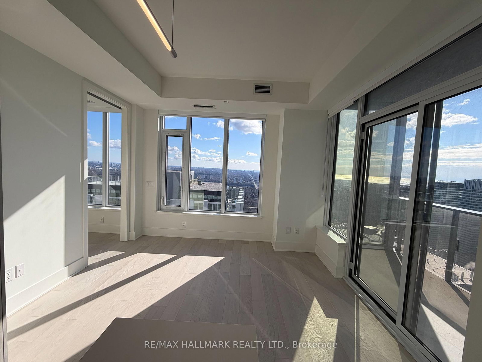 11 Yorkville Avenue, Unit 5707 - Photo 12