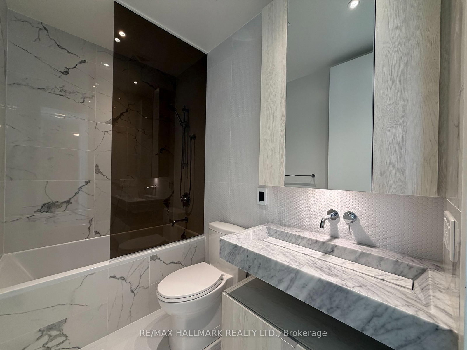 11 Yorkville Avenue, Unit 5707 - Photo 15