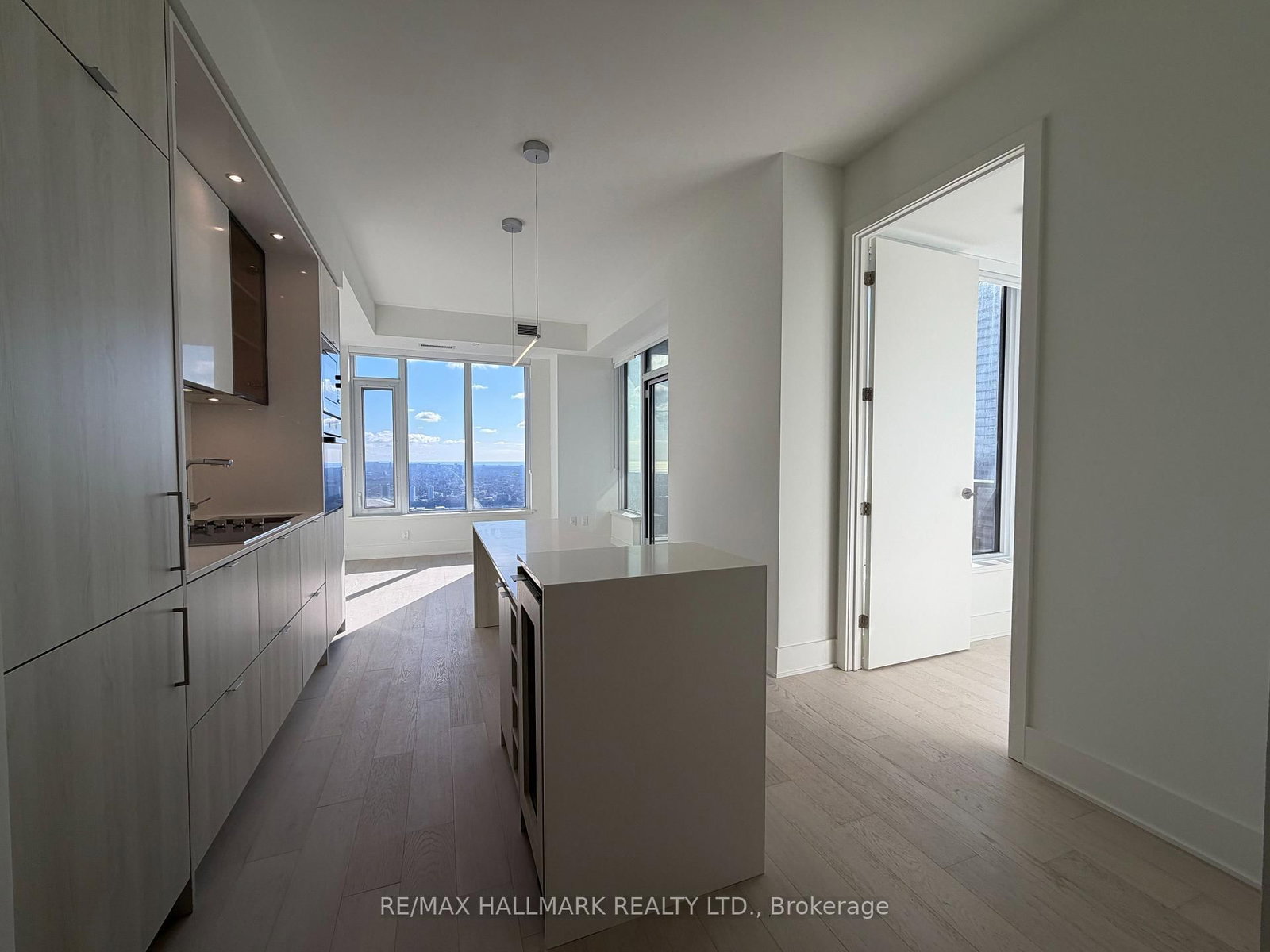 11 Yorkville Avenue, Unit 5707 - Photo 3