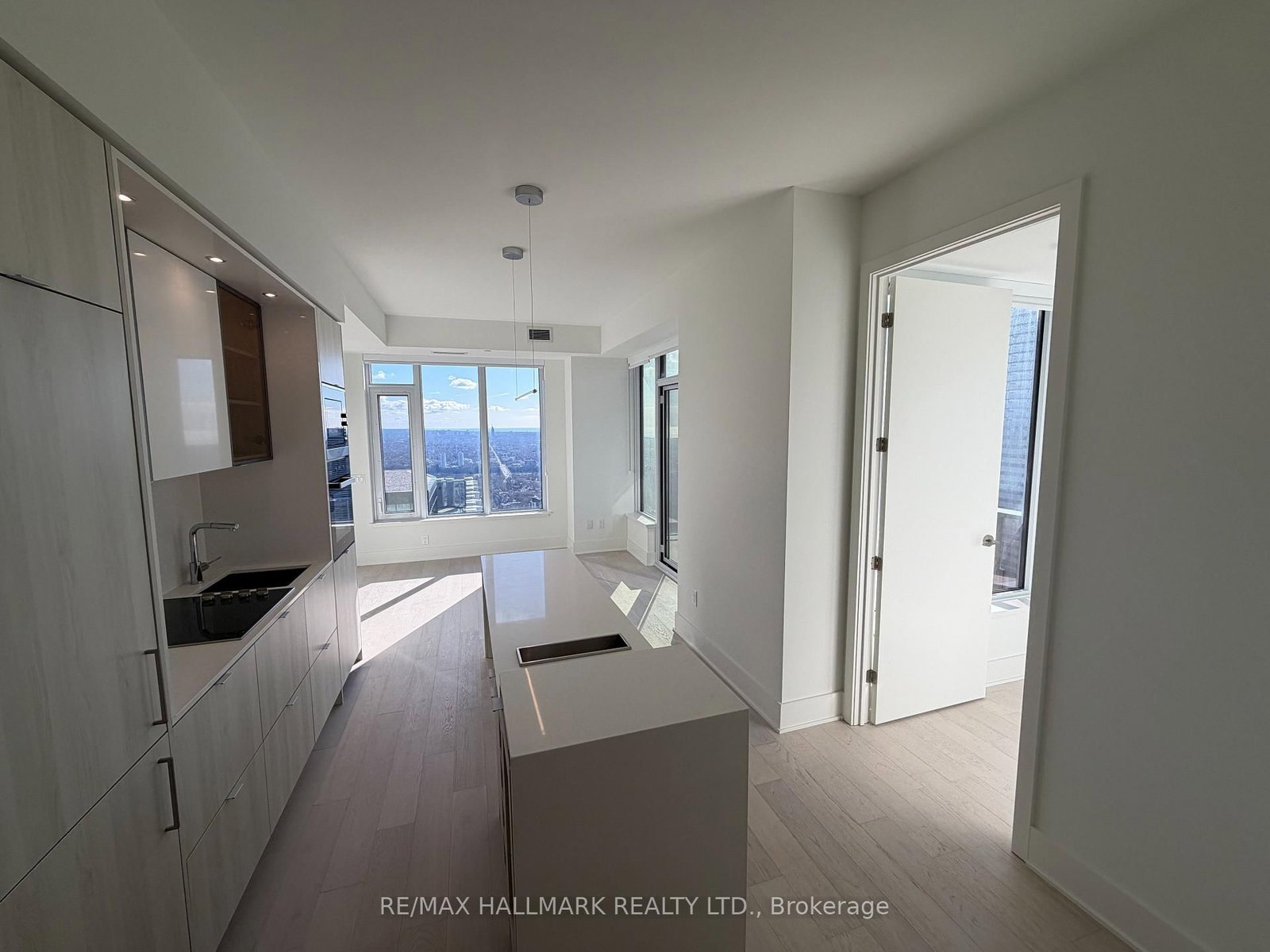 11 Yorkville Avenue, Unit 5707 - Photo 4