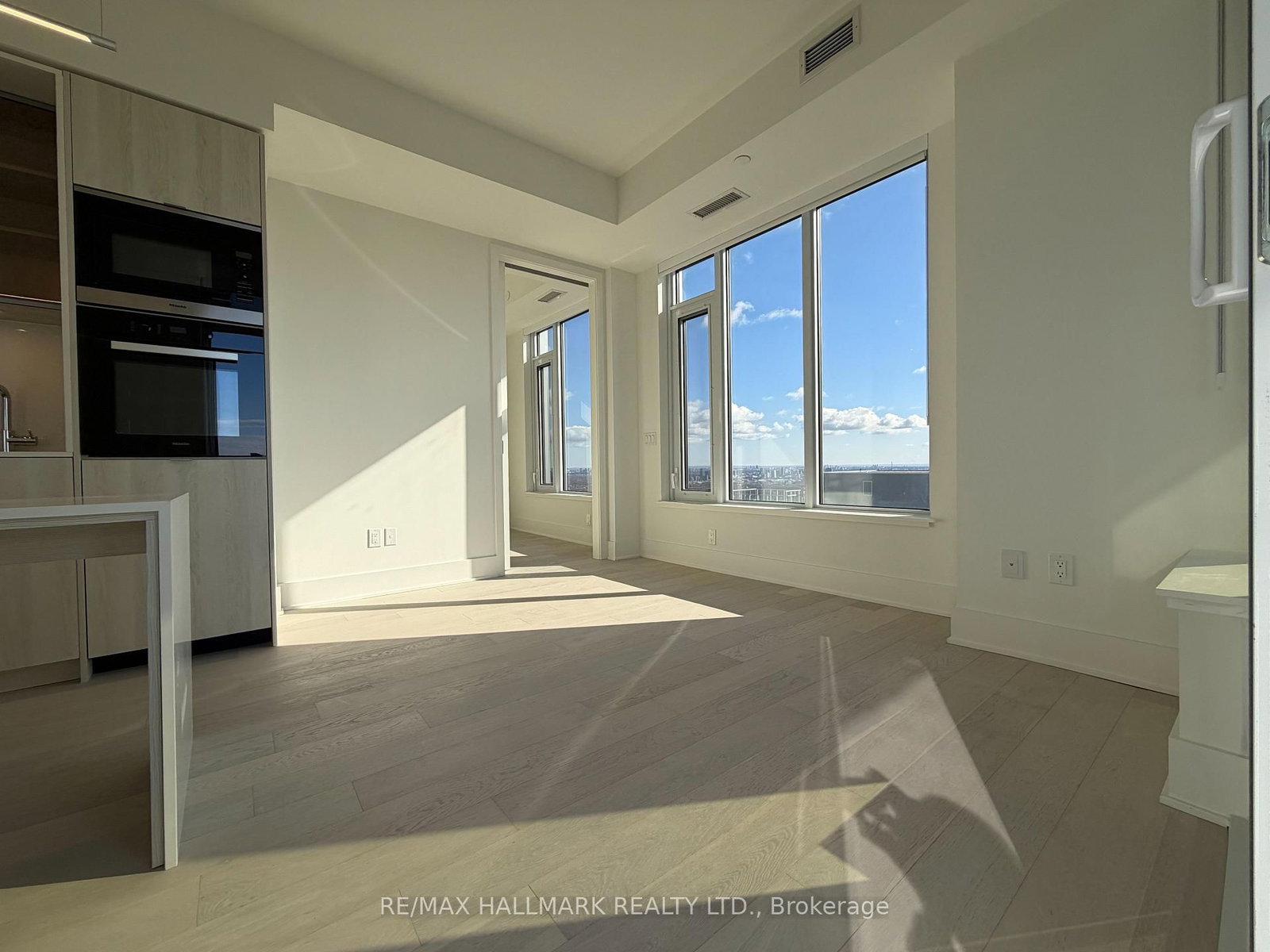 11 Yorkville Avenue, Unit 5707 - Photo 8