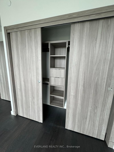 710-25 Mcmahon Drive, Toronto, Ontario image-0-3