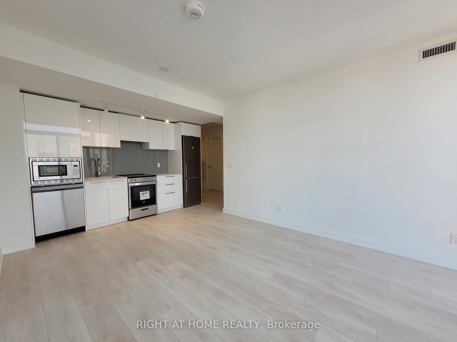 501 Yonge Street, Unit 3705 - Photo 2