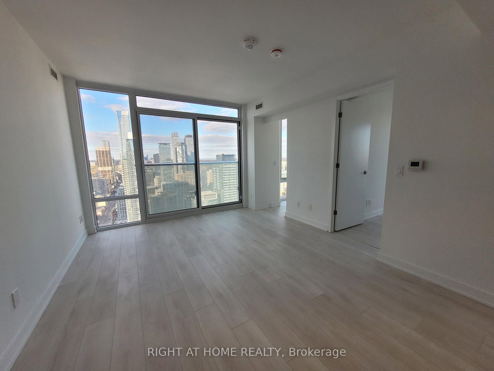 501 Yonge Street, Unit 3705 - Photo 7