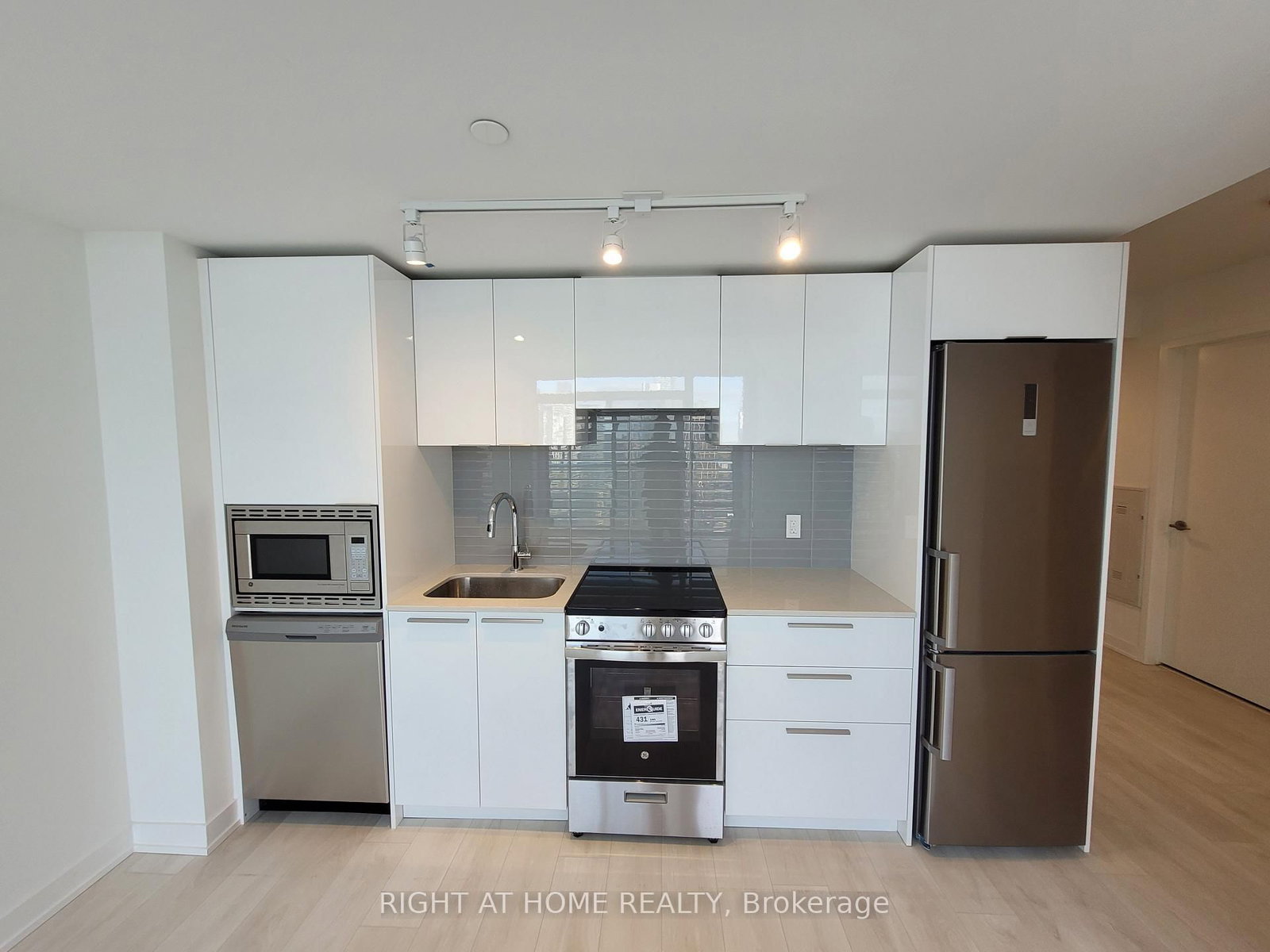 501 Yonge Street, Unit 3705 - Photo 9