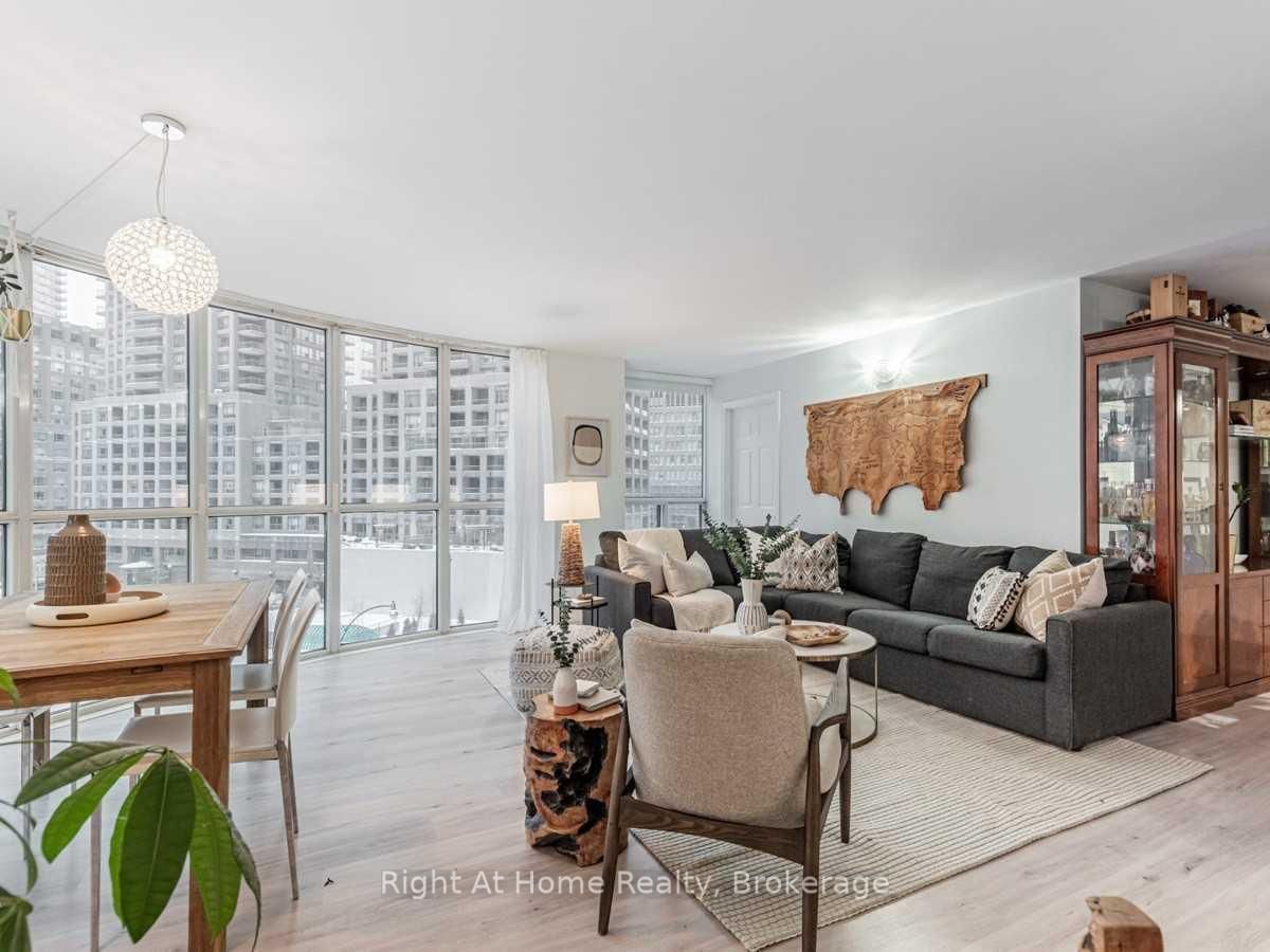 24 Wellesley Street W, Unit 513 - Photo 10