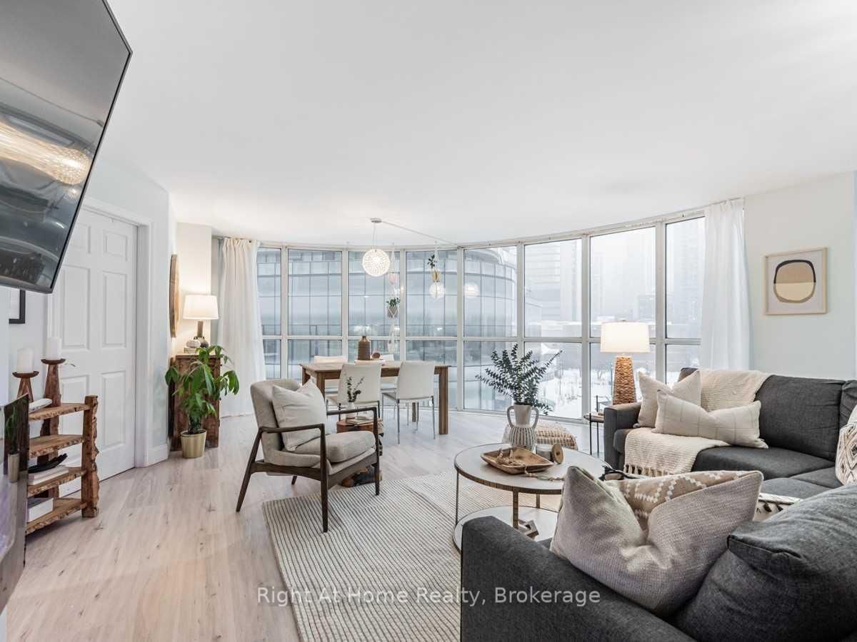 24 Wellesley Street W, Unit 513 - Photo 11