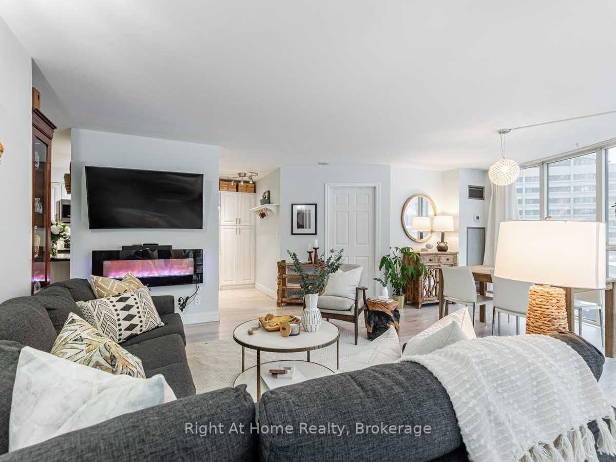 24 Wellesley Street W, Unit 513 - Photo 12