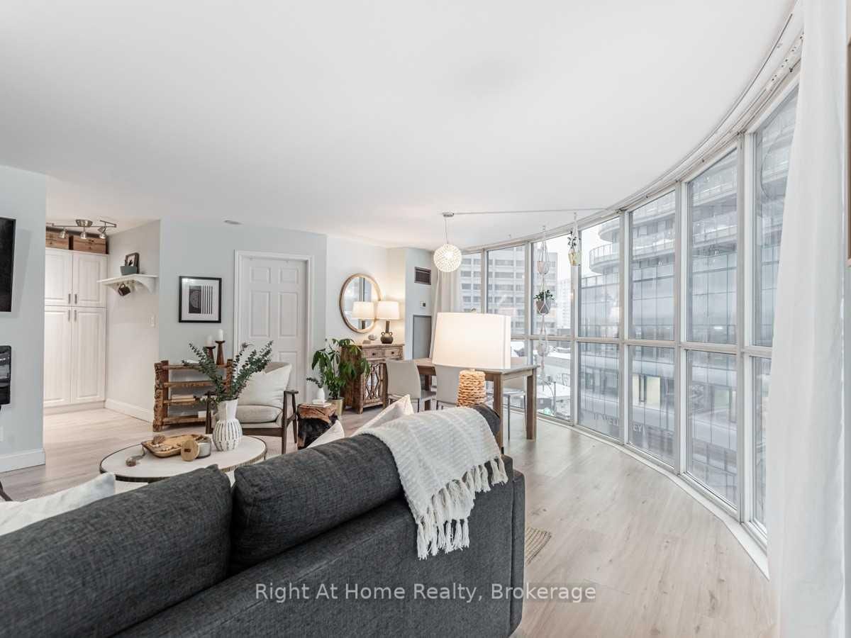 24 Wellesley Street W, Unit 513 - Photo 13