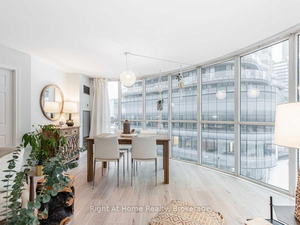 24 Wellesley Street W, Unit 513 - Photo 14