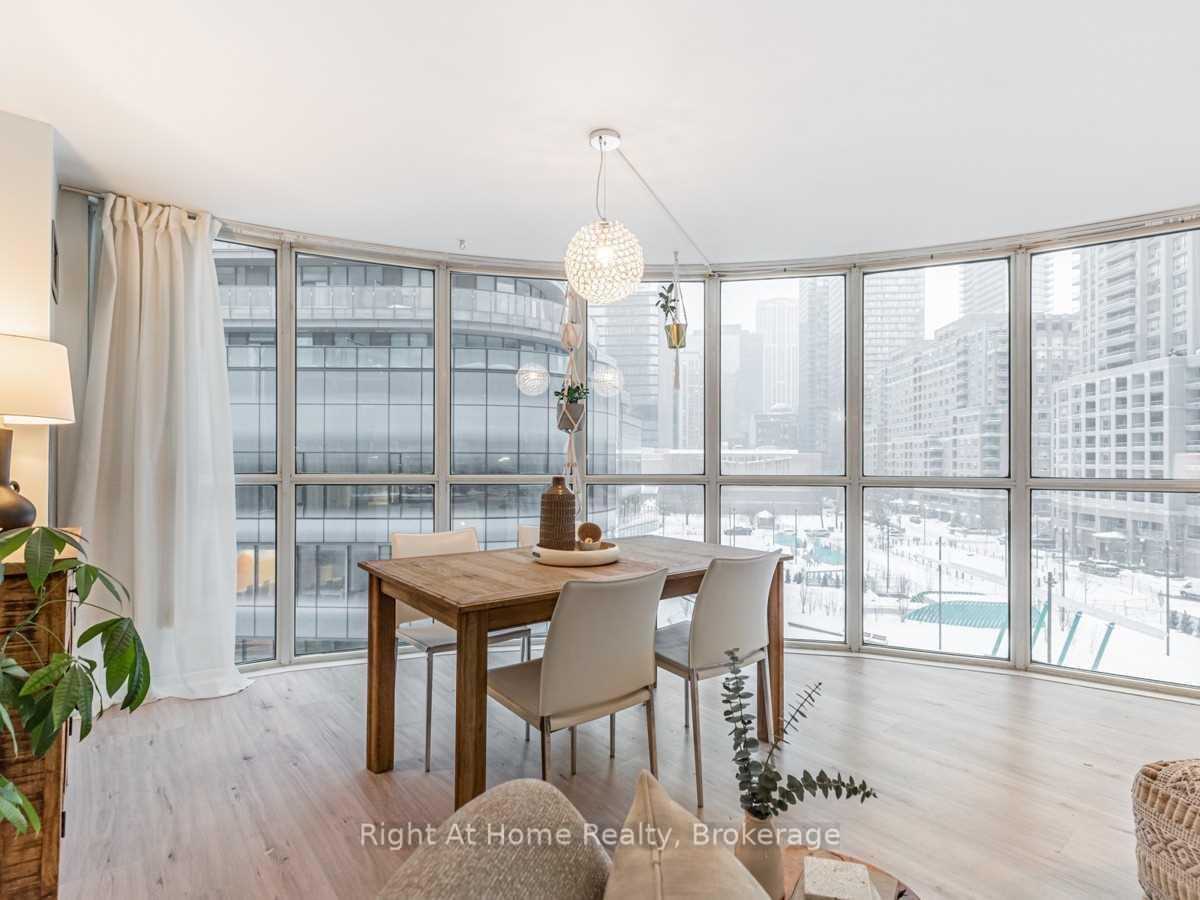 24 Wellesley Street W, Unit 513 - Photo 15