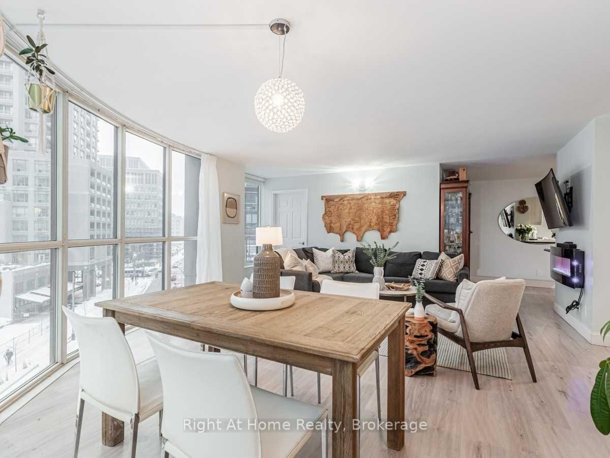 24 Wellesley Street W, Unit 513 - Photo 16