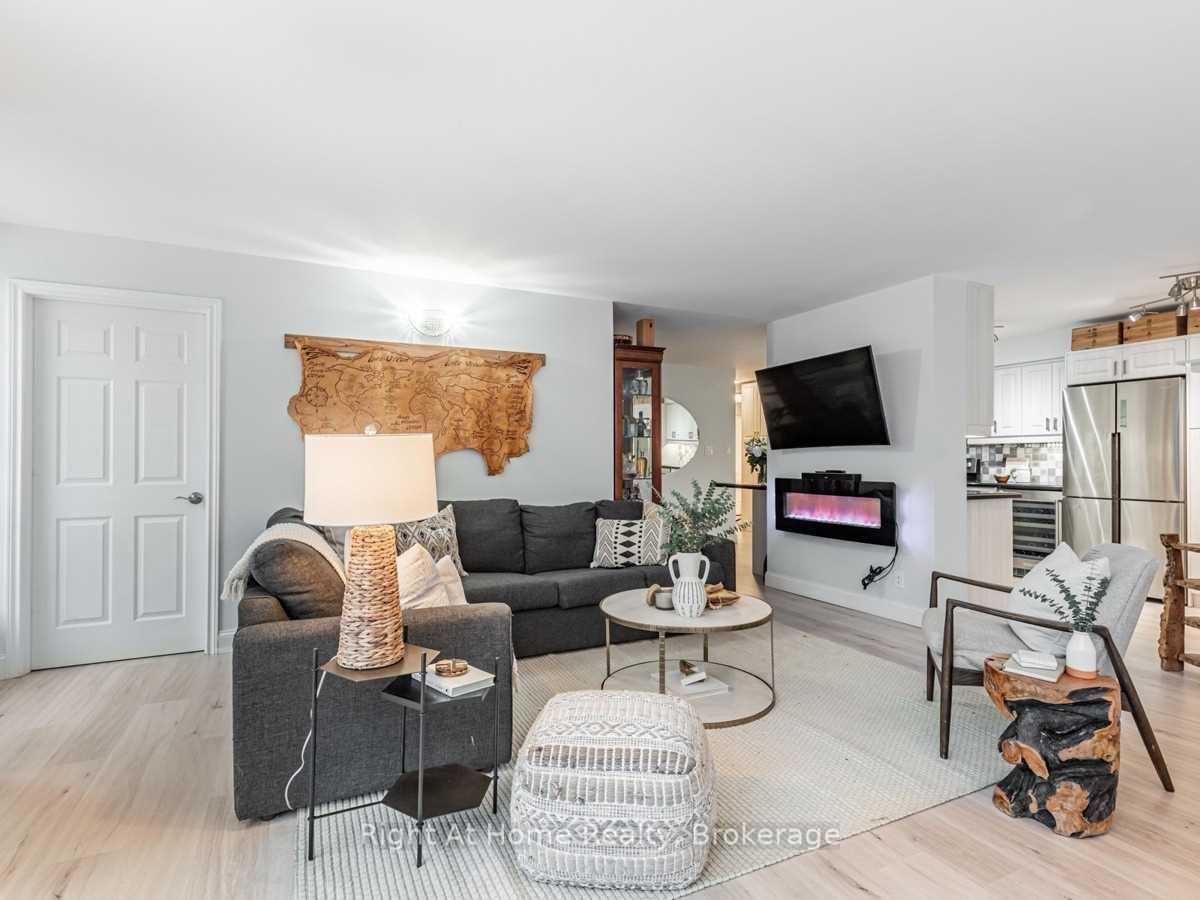 24 Wellesley Street W, Unit 513 - Photo 17