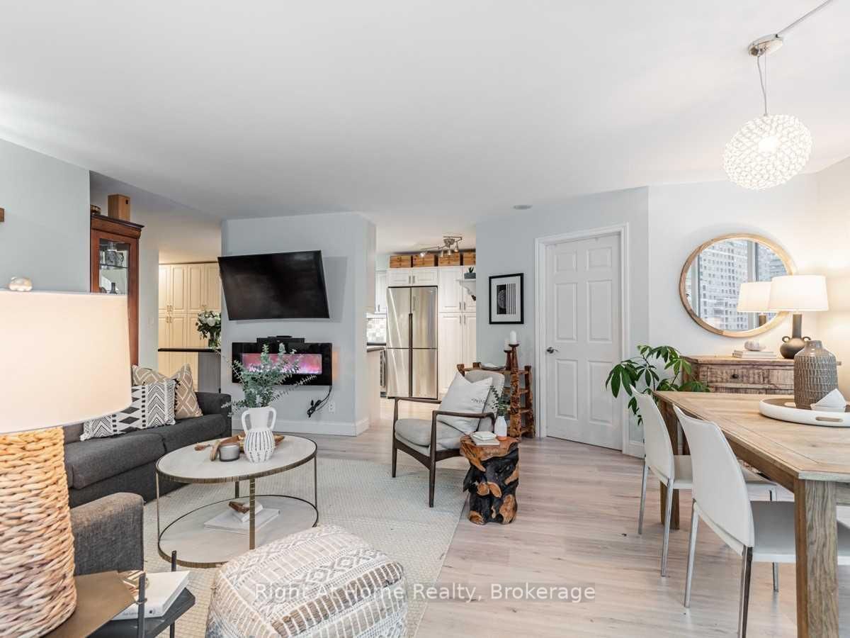 24 Wellesley Street W, Unit 513 - Photo 18