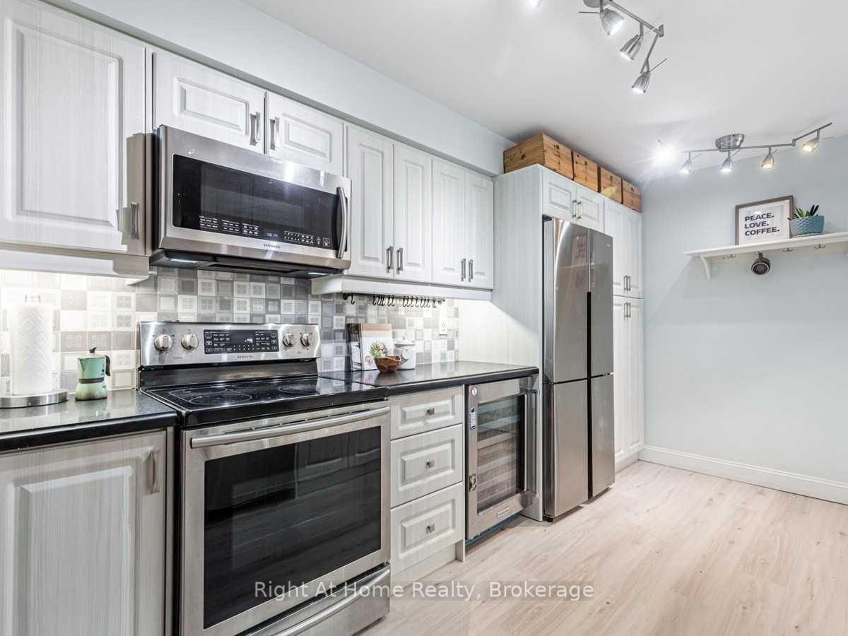 24 Wellesley Street W, Unit 513 - Photo 19