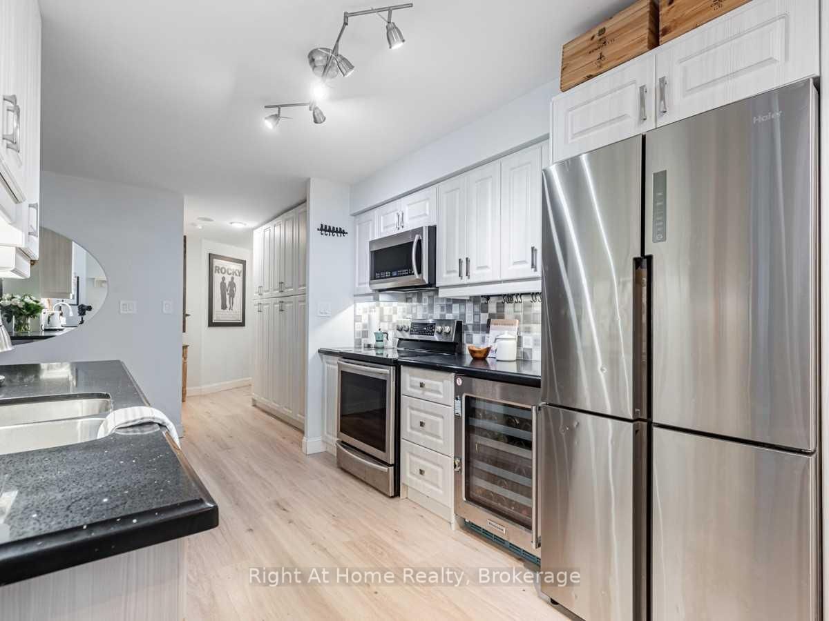 24 Wellesley Street W, Unit 513 - Photo 20