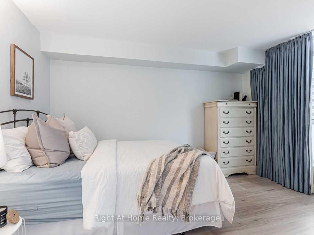 24 Wellesley Street W, Unit 513 - Photo 22