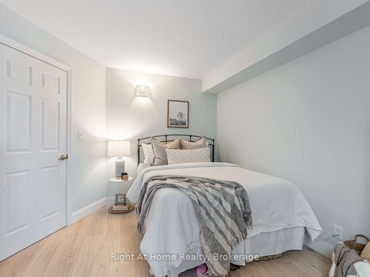 24 Wellesley Street W, Unit 513 - Photo 23