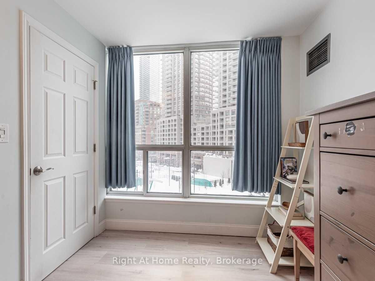 24 Wellesley Street W, Unit 513 - Photo 25